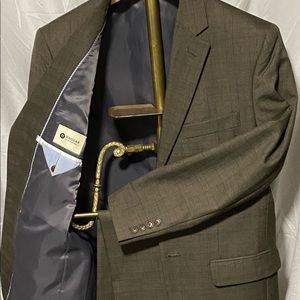 Haggar 40S brown/Plaid Suit with 32x32 Pants - nearly New Condition